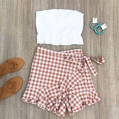 Outfit for University of Texas game! #hookem White Game Day Outfit, Burnt Orange Outfits, Country Date Night, Football Game Fits, Alabama Gameday Outfit, College Tours, Tennessee Outfits