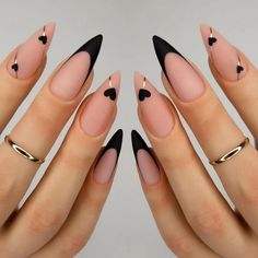 Black Manicure Ideas, Black Nails Trendy, Nail Art With Gems, Pointed Nails, Stick On Nails, Nail Charms, Nail Arts, Nail Polishes, Artificial Nails