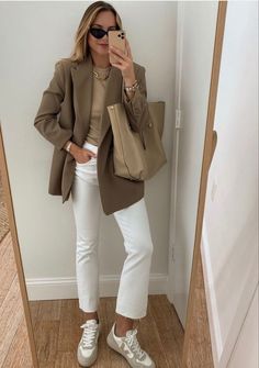 Casual Work Outfits Women, Chic Business Casual, Cream Pants, Tan Blazer, Beige Outfit, Veja Sneakers, Corporate Outfits, Pants Outfits, Mode Casual