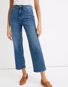 The most flattering jeans for pear shaped women Petite Cropped Jeans, Cropped Jeans Outfit, Outfits For Petite, Petite Curvy