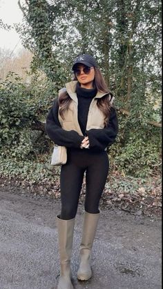 Dressing Like A 26 Year Old, Tall Rubber Boots Outfit, Divine Femine Outfits, Midsize Outfits Size 10, Chic Fall Fashion 2023, Everyday Winter Outfits Street Style, Washington Dc Aesthetic Outfit Winter, Colorado In February Outfits, Urban Edge Style