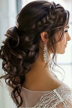 Matrix Hairstyle, Braid Hairstyle Ideas, Short Fluffy Hair, Hairstyles Reference, Sanggul Modern, Bridal Makeup Hairstyles, Wedding Bridal Makeup, Hairstyles Girl