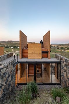 HABITA CUATRO CUATROS | Onnis Luque Desert Residential Architecture, Hillside Homes, Home Structure, Shelter Design, Rammed Earth, Brick Architecture