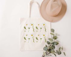 Hand Embroidered Daisy Linen Bag, Cute Small Daisies Embroidery Market Bag, Eco Friendly Grocery Bag, Aesthetic Bag, Handmade Tote Bag Daisies Embroidery, Aesthetic Bag, Flowers Daisy, Aesthetic Tote Bag, Floral Tote Bag, Aesthetic Bags, Bag Aesthetic, Handmade Tote, Tote Bags Handmade