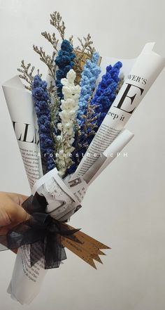 Crochet Flowers Aesthetic, Crochet Flower Bouquet Aesthetic, Blue Crochet Flowers, Crochet Photography Ideas, Ramo Aesthetic, Aesthetic Flower Pics, Crochet Bouquet Flowers, Flower Crochet Bouquet, Crochet Wallpaper