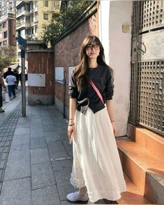 Travel Outfit Ideas, Modest Girly Outfits, Japan Outfits, Rok Outfit, Travel Outfit Plane, Simple Style Outfits, Look Office, Japan Outfit