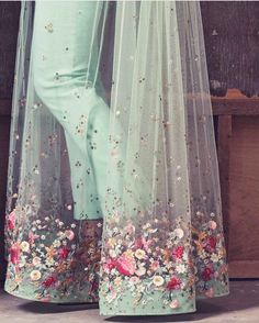 Lose Outfits, Nikkah Dress, Outfits Wedding, Lady Like, Salwar Kamiz, Indian Gowns Dresses, Indian Gowns, Indian Wedding Outfits, Lehenga Designs