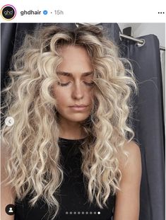 Celebrity Bobs, Hair Content, Wavy Haircuts, Glamour Uk, Curly Hair Inspiration, Celebrity Hair Stylist, Celebrity Trends