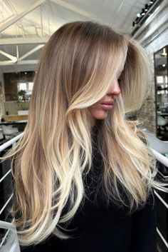 blonde hair color ideas Natural Dark Blonde Hair, Face Frame Highlights, Colored Hair Roots, Dark Roots Hair, Lived In Blonde, Balayage Hair Copper