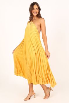 DETAILS   Make a statement in our gorgeous Cali One Shoulder Midi Dress! With its drawstring tie detail and fine pleat feature, this soft feel fabric offers a relaxed fit that is lined for added comfort. Perfect for any occasion, you'll be sure to stand out in this eye-catching golden yellow piece!     midi  length dress    one shoulder design with drawstring tie detail  fine pleat feature  s oft feel fabric   relaxed fit  lined   material - 100% polyester   delicate fabric, may require addi Maxi Design, One Shoulder Midi Dress, Fall Wedding Guest Dress, Dress One Shoulder, Exclusive Clothing, Usa Dresses, Strapless Tops, Dresses By Length, Midi Length Dress