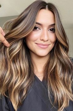 Gold Highlights On Brown Hair, Gold Highlights Brown Hair, Gold Hair Highlights, Gold Brunette, Gold Hair Color, Gold Balayage, Hair Change, Brunette Hair With Highlights, Hair Done