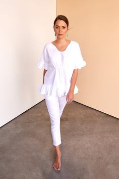 From the city to the shores, you will look effortless in our gathered white linen Hala frilled blouse, combined here with our Julya 3/4 length pants. - 100% Italian "Masters of Linen"Pre-shrunkSoftened Pants Inspiration, Teenage Fashion Trending, Outfits Ideas For Summer, Babies Pics, Black And White Outfits, Simple Linen, Skirt And Pants, Persian Fashion, Frill Blouse