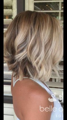 Style and color  #colour Hair styling - Hair Style Image #Hair ##colour #HairStyleImage Medium Length Blonde, Middle Hair, Blonde Haircuts, Medium Bob Hairstyles, Frontal Hairstyles, Cute Hairstyles For Medium Hair, Wavy Bobs, Penteado Cabelo Curto, Oval Faces