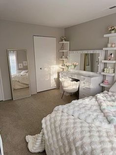 a bedroom with a bed, desk and mirror in it's centerpieces