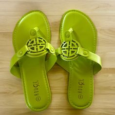 Cute Medallion Pea Green Thong Sandals. Makes Any Outfit Look Stylish Sz 9, Nwt. Description: Medallion Thong Slide Sandals Pea Green Open Toe No Heel 1 Inch Solid Material: All Man-Made Material Green T-strap Sandals For Summer Beach, Green Casual T-strap Sandals For Beach, Green T-strap Sandals For Spring Vacation, Casual Green T-strap Sandals For Summer, Green T-strap Sandals For Summer, Green T-strap Sandals For Beach, Adjustable Green Flat Flip Flops, Casual Green T-strap Sandals, Shoes Cute