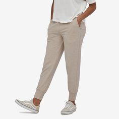 The Ahnya Pants are made with soft Regenerative Organic Certified® cotton and recycled polyester fleece with a touch of spandex that stretches and recovers, so they won't bag out. Inseam is 27. | Patagonia Women's Ahnya Fleece Pants in Dyno White, XL - Short Length - Casual Pants - Recycled Polyester/Regenerative Organic Certified Cotton Patagonia Brand, Mom Pants, Fashion Joggers, Fleece Pants, Fleece Joggers, Knit Pants, Pocket Pants, Patagonia Womens, Cotton Fleece