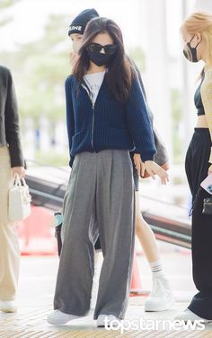 Airport Outfit Korean, Jennie Airport Style, Airport Fashion Kpop, Korean Airport Fashion, Outfit Korean, Casual Day Outfits, Kpop Fashion Outfits