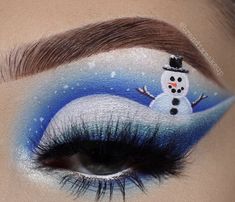 Cool Christmas Makeup Looks, Christmas Easy Makeup Look, Christmas Eve Makeup Ideas, Christmas Eye Makeup Looks, Xmas Eyeliner, Xmas Makeup Looks Simple, Holiday Make Up, Snowflake Makeup Looks, Christmas Eyeliner Looks