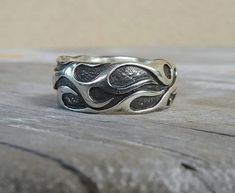 "Flame ring rat fink solid half round ring Solid sterling silver 11-12 gms (depending on the size ) 10 mm (3/8 \") wide 2 mm high (1/8\") If a larger size is required please convo me. This is a stylish trendy dress ring or wedding ring" Flame Dress, Flame Ring, Ed Roth, Rustic Wedding Rings, Barrel Rings, Art Ring, Kustom Kulture, Dope Jewelry, Skull Jewelry