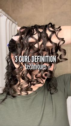 Lauren Piluso Leone | curls & hairstyles | 1 2 3 Gel Method for Curly Hair ft. @curlsmith_official AD This product layering technique helps increase curl definition, control frizz... | Instagram Face Framing Pieces, Framing Pieces, Curly Hair Salon, Ribbon Curls, Curly Haircut, Curl Definition, Curls Hairstyles, Dead Ends, Hydrating Shampoo