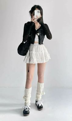 Tokyo Club Outfit, Elegant Douyin Outfits, Cute Summer Korean Outfits, Cute Korean Fashion Winter, Douyin Outfits Aesthetic, Acubi Outfits Korean, Winter Asian Outfits, Concert Ootd Ideas, Black Dress Concert Outfit