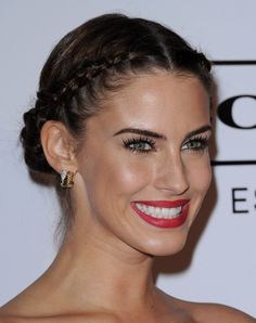 How To Style The Famous Center Parted Hairstyle Center Part Hairstyles, French Braid Styles, French Braid Updo, Side Bun Hairstyles, Side Updo, Tutorial Hair, Jessica Lowndes, French Braid Hairstyles, Peinados Recogidos