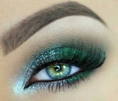 Gorgeous Bluish-Green Eye Makeup ♡��♡♡ Peacock Eye Makeup, Make Up Designs, Dramatic Eye Makeup, Makeup Samples, Glitter Eye Makeup, Smink Inspiration, Green Makeup, Glitter Eyeliner, Dramatic Eyes