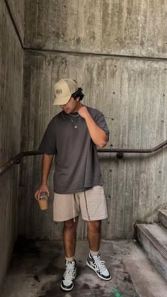 Men’s Sweatshorts Outfit, Oversized Tee Men Outfit, Mens Jeans And Shirt Outfit, Cute Men’s Outfits, Summer Outfits Men 2023 Aesthetic, Men’s Summer Style Aesthetic, Nyc Mens Fashion Summer, Mens Oversized Tshirt Outfits, Laid Back Mens Outfits