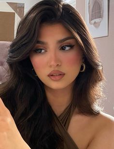 Natural Vintage Makeup, Natural Makeup Inspo Pics, Graduation Make Up Natural, Footballer Hairstyles, Desi Makeup, Navy Makeup, Quinceanera Makeup, Wedding Eyes