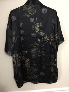 Woman's Kimono inspired by a cardigan jacket with Chinese knot button closures. Size: XXL 185/104B Never used. Don't hesitate to reach out if you have any questions about this item! We don't usually accept returns, but please reach out if there is any problem with your order. Casual Black V-neck Kimono, Casual Black Kimono With Short Sleeves, Casual Black Kimono With Relaxed Fit, Casual Black Relaxed Fit Kimono, Casual Printed Black Kimono, Casual Black Printed Kimono, Casual Black Tops With Kimono Sleeves, Chinese Kimono, Knot Button