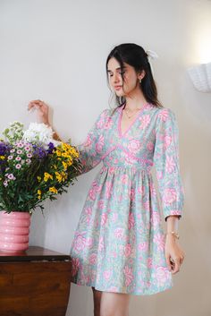 Daily Wear Suits For Women, Pakistani Short Kurti Designs, Kurti Designs Latest Cotton, Stitch Outfits, Ladies Frock Design, Floral Print Cotton Dress, Casual Gowns, Ethnic Wears, Floral Print Dresses