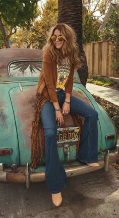 Mi temporada de favorita definitivamente es el otoño, ya que el frío se empieza a sentir pero todavía puedes usar ropa ligera. Por eso aquí te dejamos estos 10 outfits boho chic para otoño. #outfits #outfitsenotoño #temporadadefrio #BohoChic #Otoño #Moda #Belleza #Tendencia Surfergirl Style, Looks Hippie, Look Hippie Chic