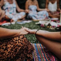 Spiritual Best Friends Aesthetic, Meditation Circle, Womens Circle, Theta Healing, Sister Circle, Women Circle, Sacred Woman, Healing Retreats, Red Tent