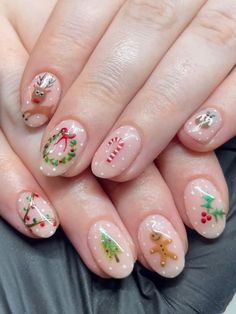 Snowy Christmas Nails, Cute Short Christmas Nails, Snowy Nails, Short Christmas Nails, Diy Gel Manicure, Christmas Nail Polish, Christmas Nail Colors, Christmas Symbols, Festive Nail Designs