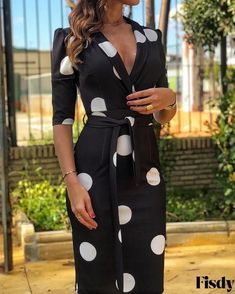 Fisdy - Vestido de trabajo con cuello de lunares Polka Dot Outfit, Dot Outfit, Dresses Classy, Work Dress, Elegant Christmas, Trend Fashion, Fashion Pattern, Dress 100, Coco Chanel