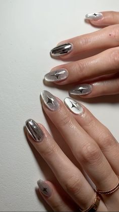 Cat Eye Nails Aesthetic, Time Nails, Disco Nails Acrylic, Metallic Flower Nails, Blue Nail Theory, Manicure Ideas Summer 2024, Douyin Nails Cat Eye, Cat Eye Nails With Stars, Cat Eye Nails Short