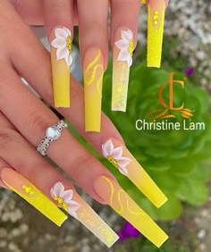 Nails 2024 Yellow, Yellow And Gold Nails Design, Yellow And Blue Nails Designs, Orange And Yellow Nail Designs, Spring Nails Ideas, Ombre Gel Nails, Bella Nails, Black Nails With Glitter, Gold Nail Designs