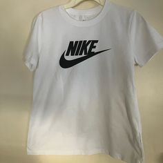 Nike White T-Shirt New Without Tags Tops Nike, Nike Tshirt, Nike Tees, Nike White, White T Shirt, White Nikes, Nike Tops, White Tshirt, White T