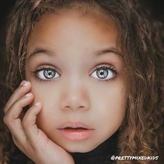 Pretty Eyes Color, Fashion Week Hair, Curly Girl, Curly Hair Styles Naturally, Girl Face