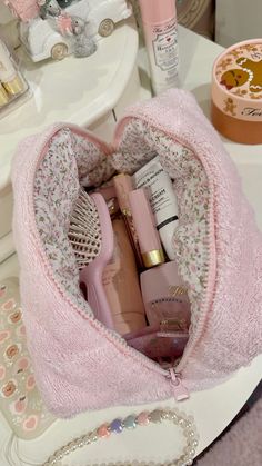 Makeup Bag Essentials, Pink Lifestyle, Pretty Skin Care, Pretty Skin, Pink Vibes, روتين العناية بالبشرة, Everything Pink