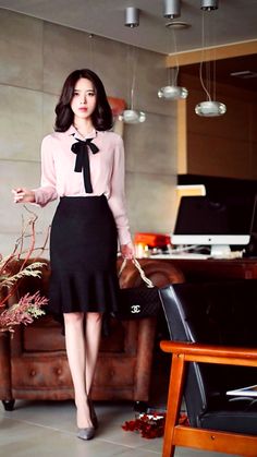 Chic and professional female Korean lawyer outfits that blend style and confidence. Discover the perfect looks for a powerful impression. Chiffon Blouses Designs, Ribbon Blouse, Fashionable Work Outfit, Corporate Attire, Business Outfits Women