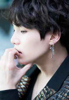 Jungkook Earrings, Bts Earrings, Bts Bracelet, Kpop Earrings, Photoshoot Bts, Billboard Music Awards, Emerald Earrings, Lady Diana, 인물 사진