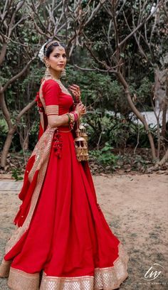 Sudhir Bhai Saree Wala Bridal Lehenga, Bridal Choli, Indian Bridal Wear Red, Wedding Lengha, Bridal Entry, Bridal Lehenga Online, Celebrity Bride, Simple Bride, Wedding Lehenga Designs