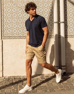 Polo Shirt Summer Outfit Men, Black T Shirt Shorts Outfit, Polo Male Outfit, Polo Tshirt Men Outfit Jeans, Polo Shirt Men Outfit Casual, Mens Polo And Shorts Outfit, Men’s Black Polo Outfit, Men Outfits Polo Shirts, Casual Polo Shirt Men