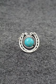 This turquoise and sterling silver horseshoe shaped ring was made by Navajo silversmith Alice Rose Saunders.Size: 7Length: 3/4"Width: 5/8"Free shipping on all orders! We ship with USPS and always include tracking. All orders ship within a day of payment.Returns are accepted up to 30 days after you receive your order. Just send us a message. Our shop offers cash back or store credit. The item must be returned in new condition. Alice Rose, Bear Carving, Navajo Rings, Pearl Chain, Native American Jewelry, Turquoise Sterling Silver, Free Jewelry, Sterling Silver Ring, Silver Ring