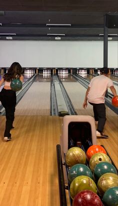 bowling, friend, brother, sister, bf, girlfriend, couple, date, arcade Bowling Date Aesthetic, Couple Bowling, Sports With Friends, Bowling With Friends, Bowling Friends, Couple Activity, Bowling Aesthetic