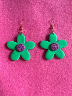 Daisy style flower earrings made from polymer clay Earrings Green, Flower Earrings, Favorite Jewelry, Jewelry Earrings Dangle, Polymer Clay, Dangle Drop Earrings, Violet, Daisy, Dangle Earrings