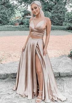 Prom Dress With Pockets, Two Piece Long Dress, Top Prom Dresses, Long Flowing Skirts, Prom Dresses With Pockets, Junior Prom Dresses, Piece Prom Dress, Custom Size Dresses, Flowing Skirt