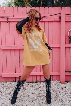 Broadway Nashville Outfit, Nashville Tennessee Outfits, Downtown Nashville Outfits, Guitar Angel, Rachel Fashion, Country Festival Outfit, Nashville Music City, Western Grunge