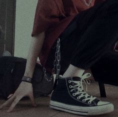 Black Converse, Grunge Photography, Aesthetic Grunge, Character Aesthetic, Grunge Aesthetic, Aesthetic Photo, Look Cool